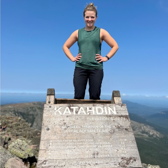 Your Alaskan Posher, Shelby! Let’s recycle fashion together 🌿🖤🏔🤩🙌🏼 - Picture 3 of 11